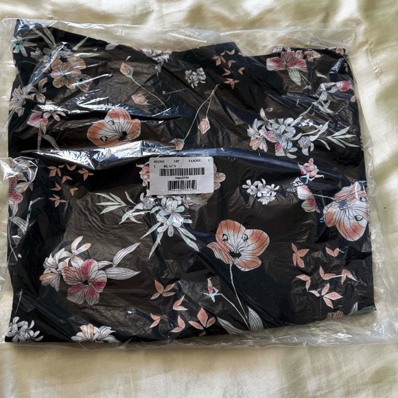 CAPRIS, UNIVERSAL SAVVY FIT, BLACK FLORAL, SIZE 24P, IN EVERY STORY for PENNINGT - Picture 1 of 5